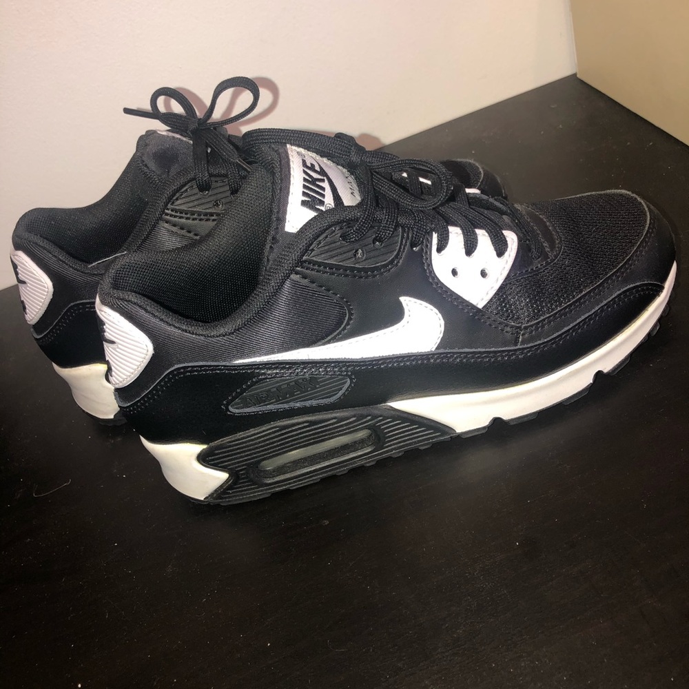 Nike Women's Black and White Sneakers